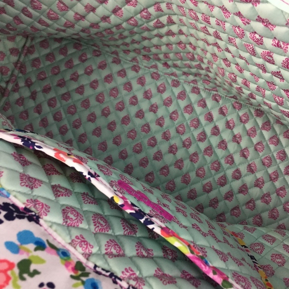 EXCLUSIVE! NEW! Vera Bradley Iconic Grand Tote - Picture 3 of 8